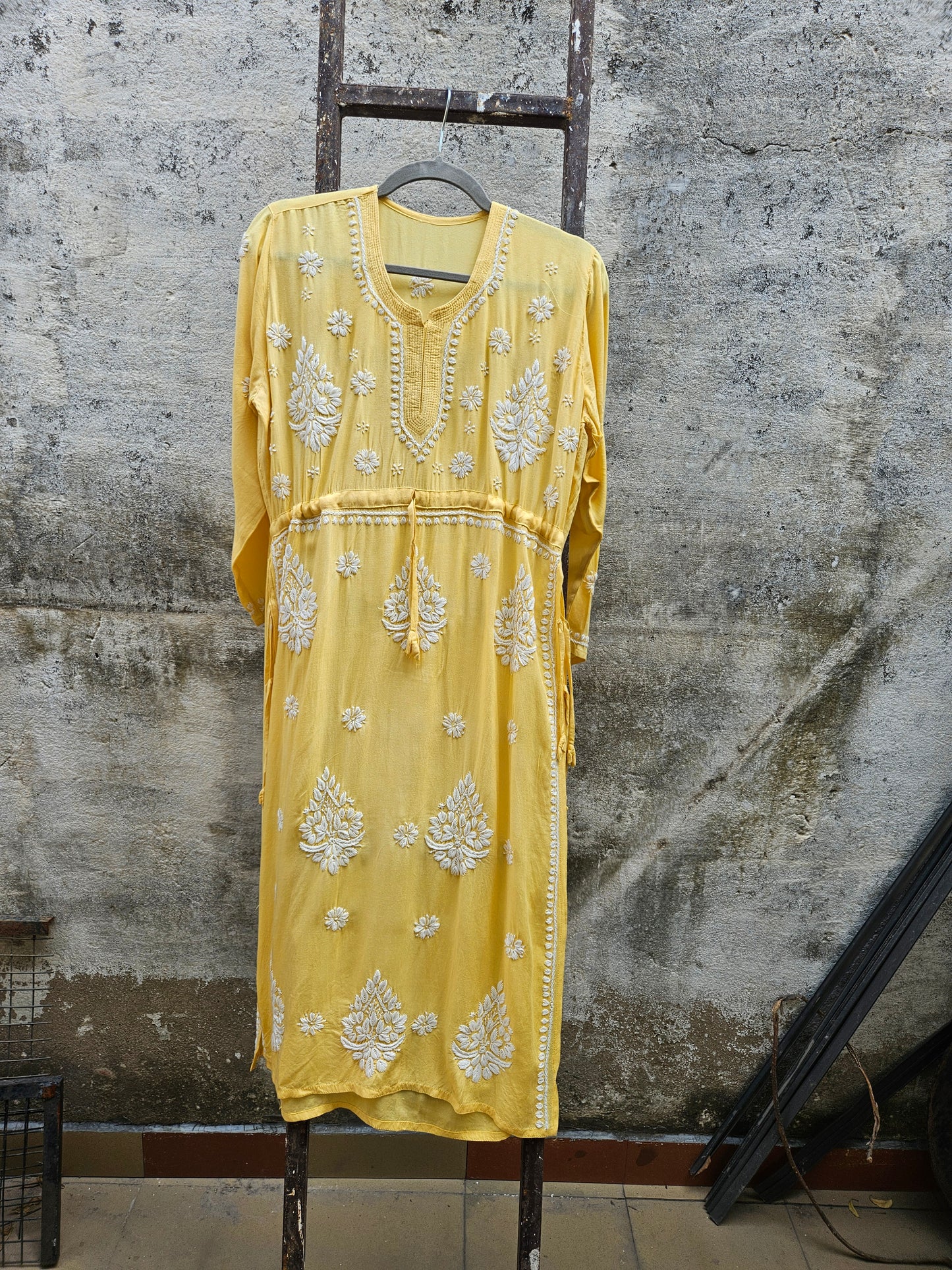 Modal nyra cut chikan kurti