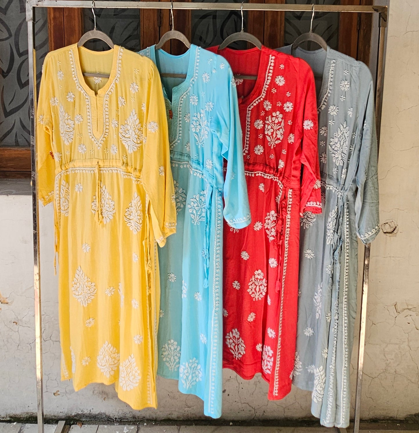 Modal nyra cut chikan kurti