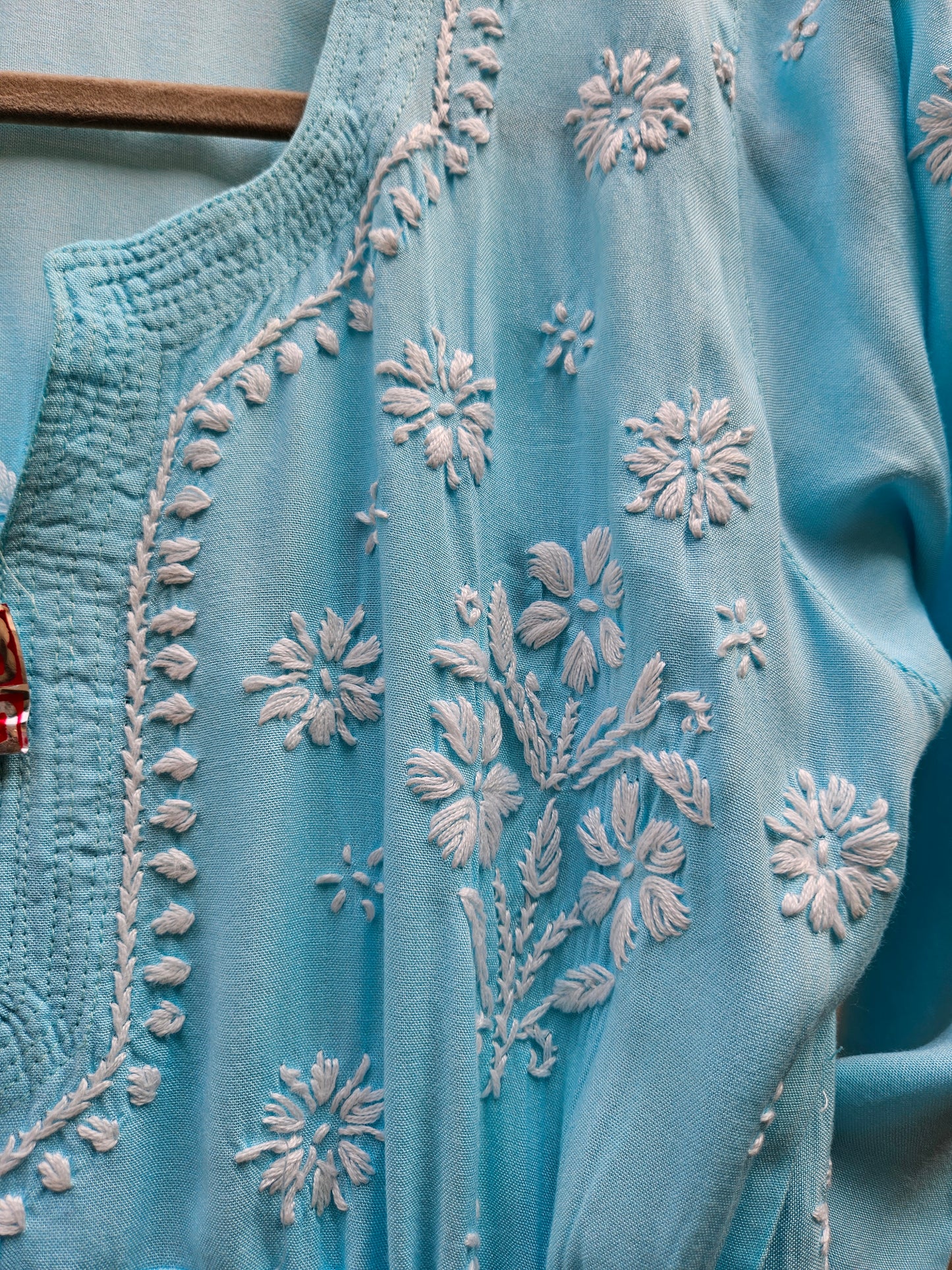 Modal nyra cut chikan kurti