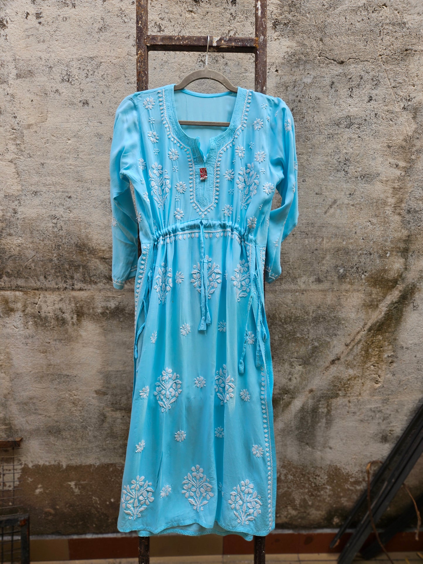 Modal nyra cut chikan kurti