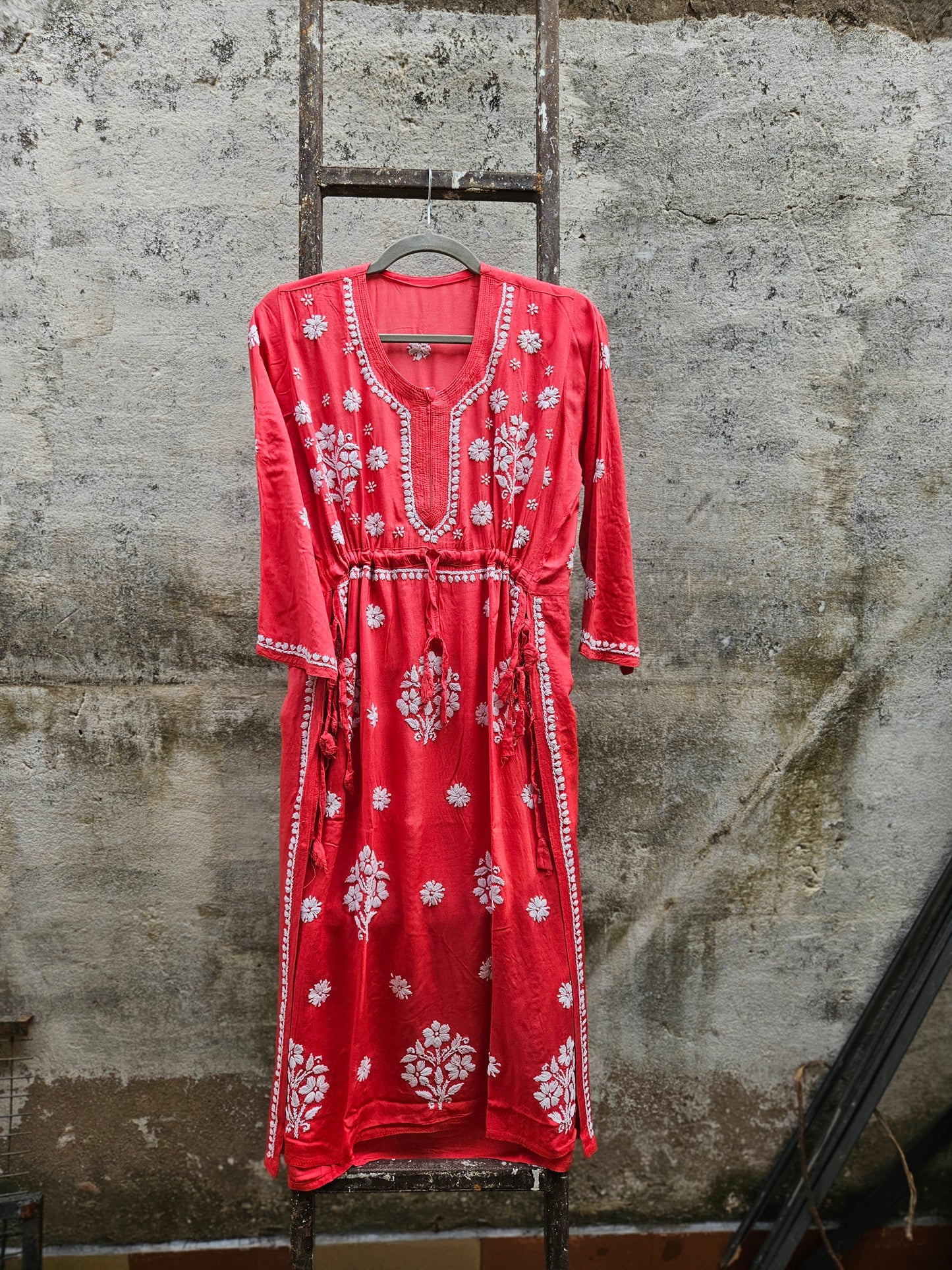 Modal nyra cut chikan kurti