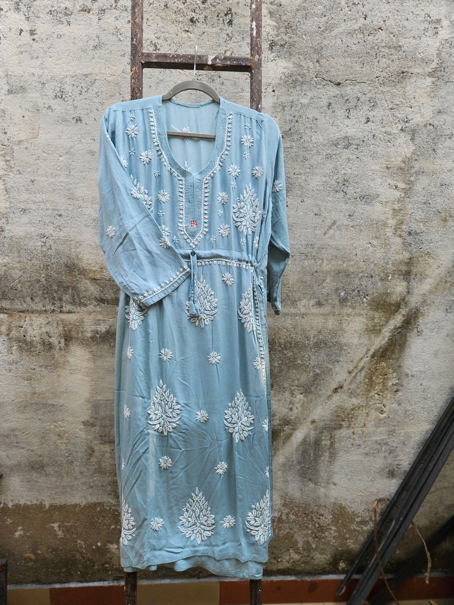 Modal nyra cut chikan kurti