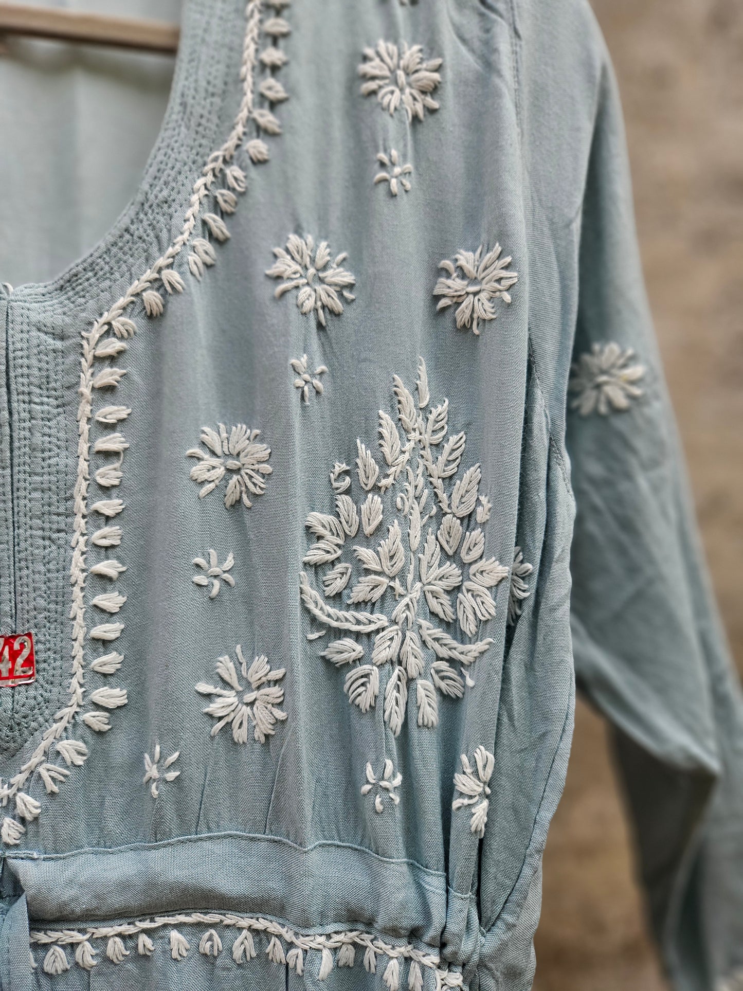 Modal nyra cut chikan kurti