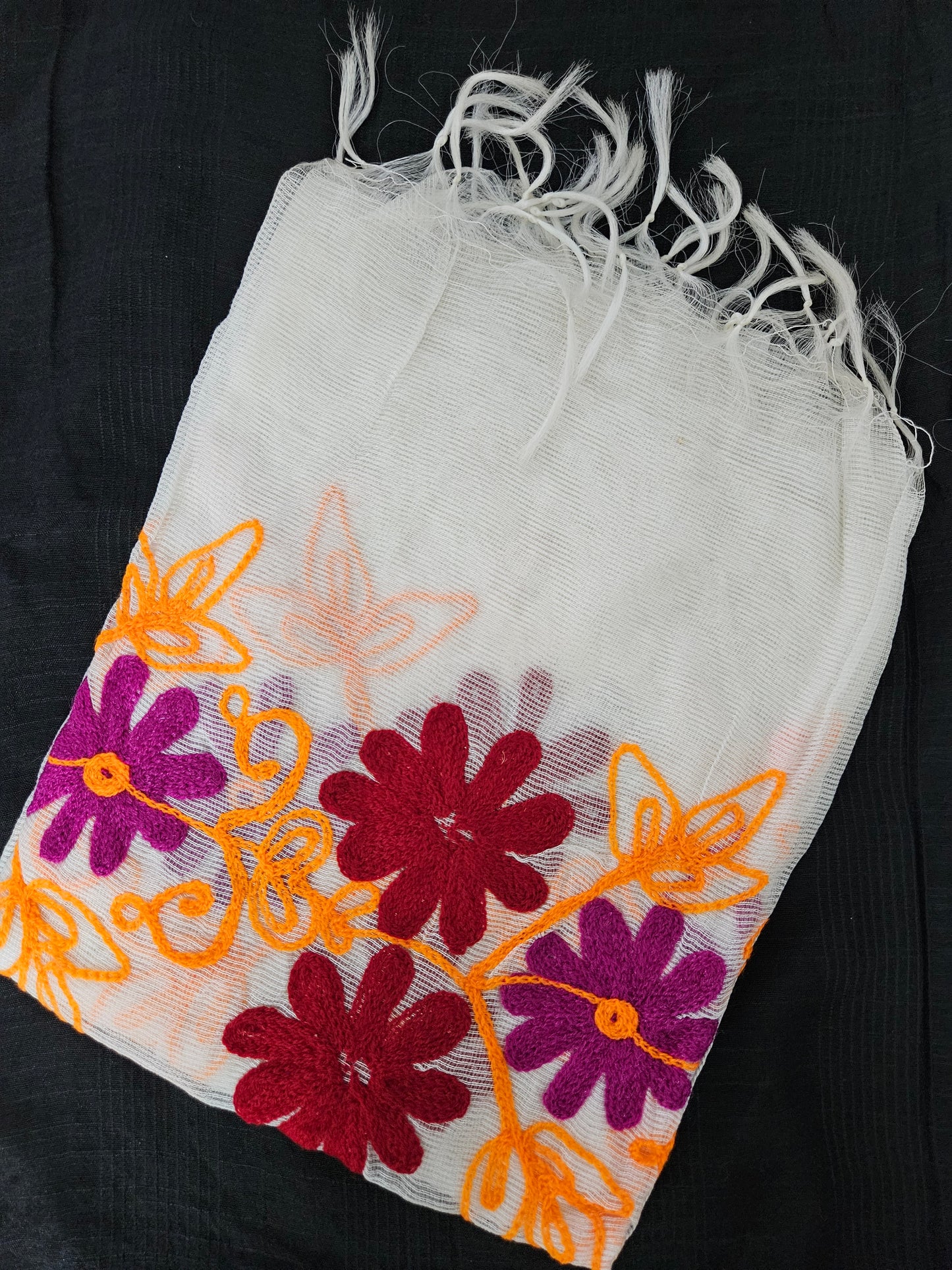Dainty daisy dupatta