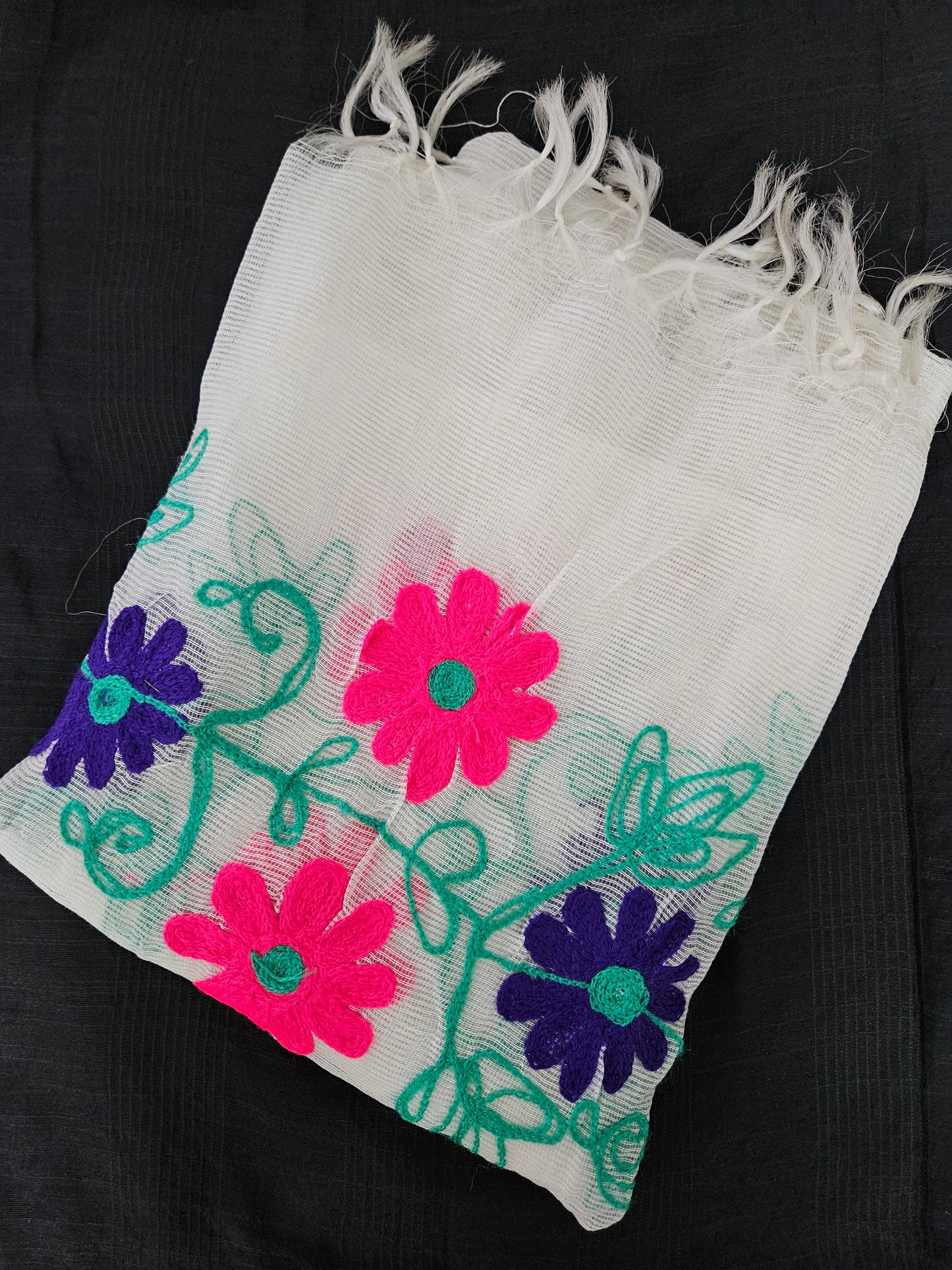Dainty daisy dupatta