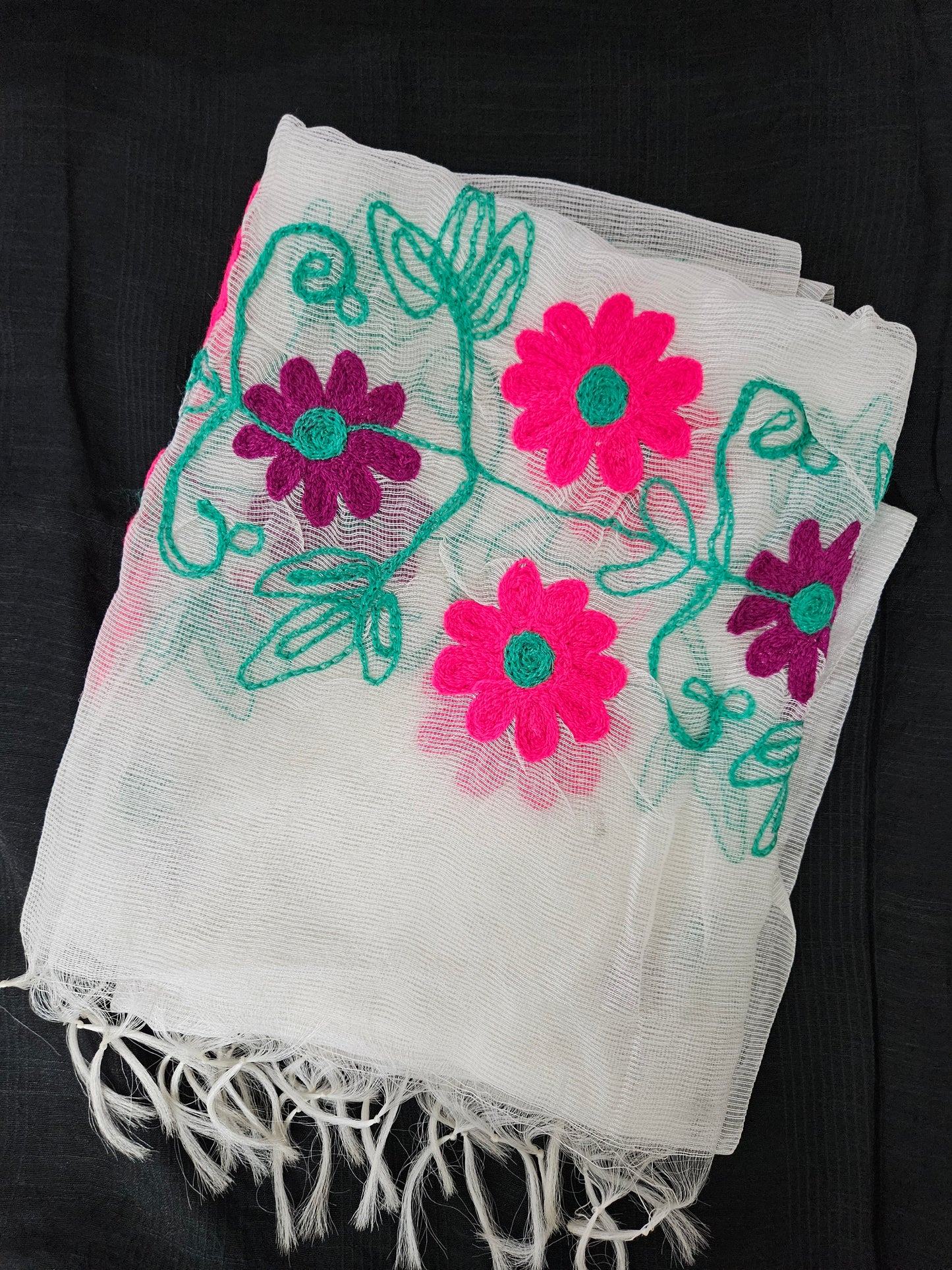 Dainty daisy dupatta