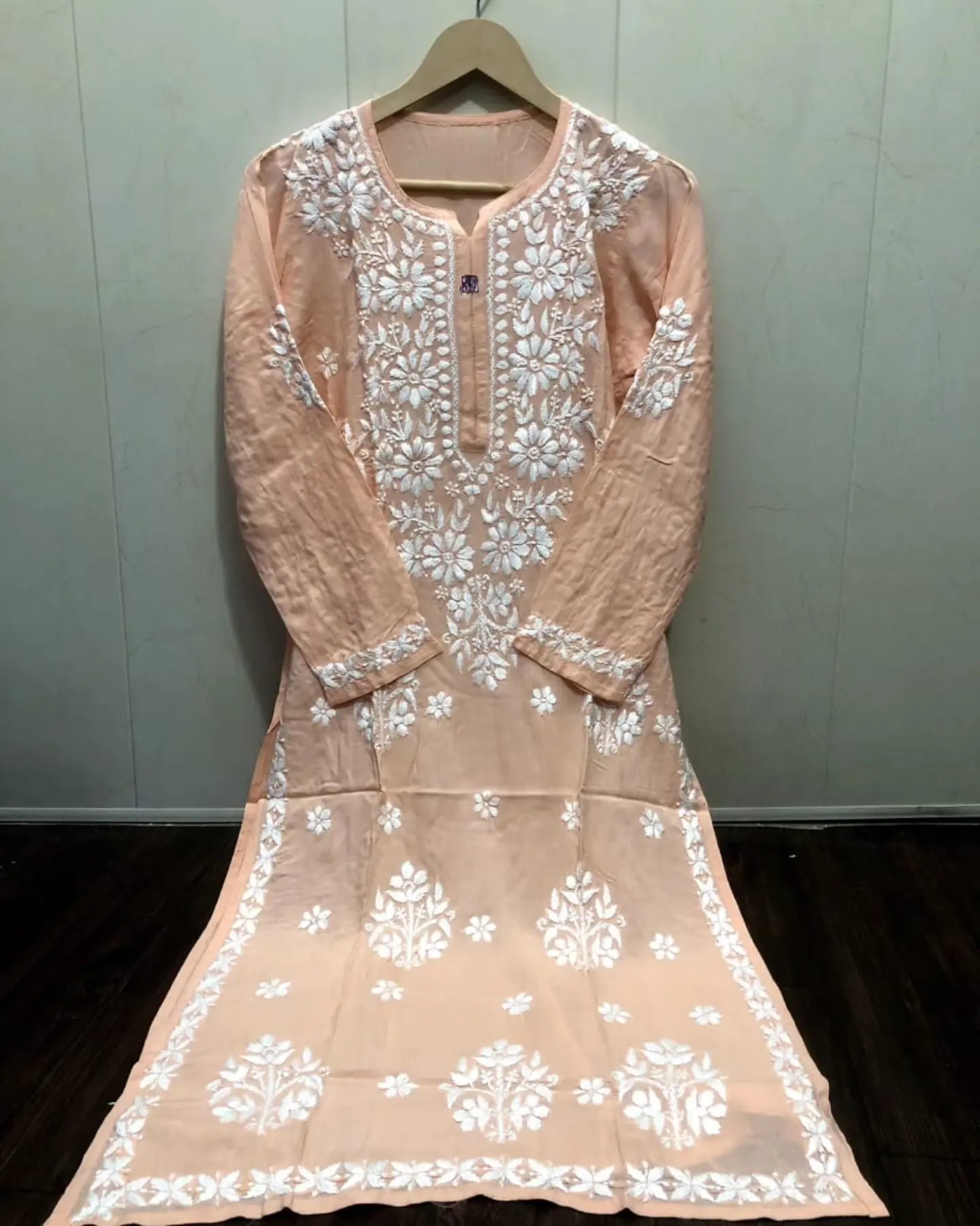 Long modal chikan kurti