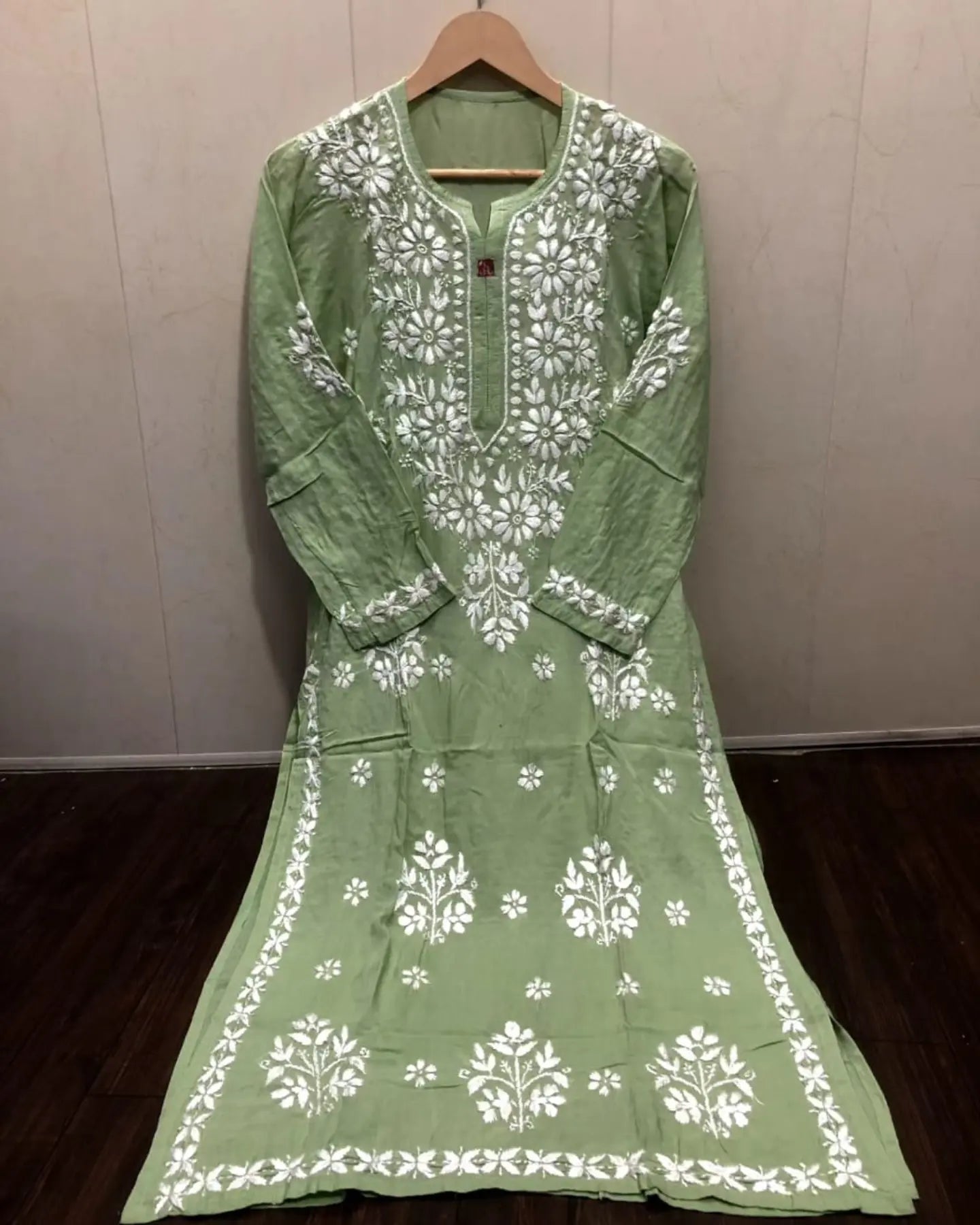 Long modal chikan kurti