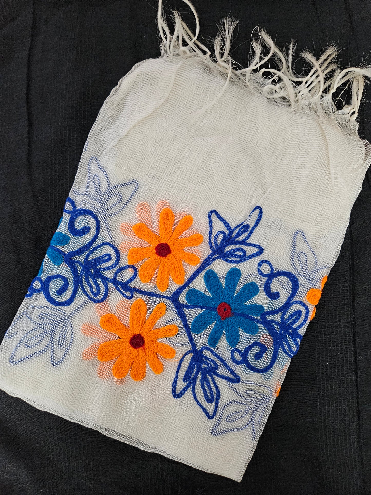 Dainty daisy dupatta