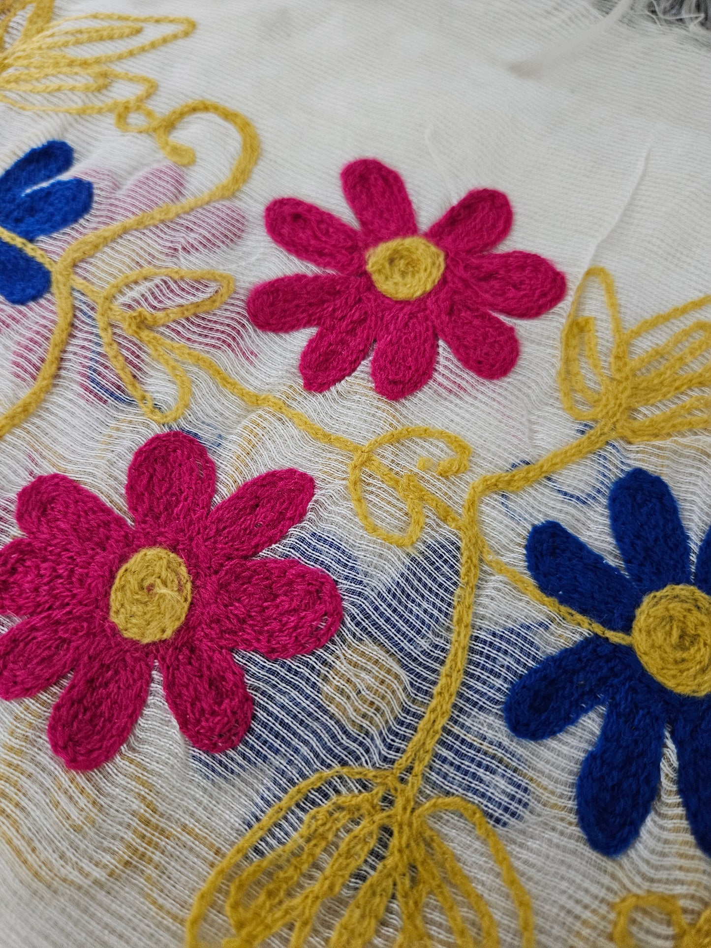 Dainty daisy dupatta