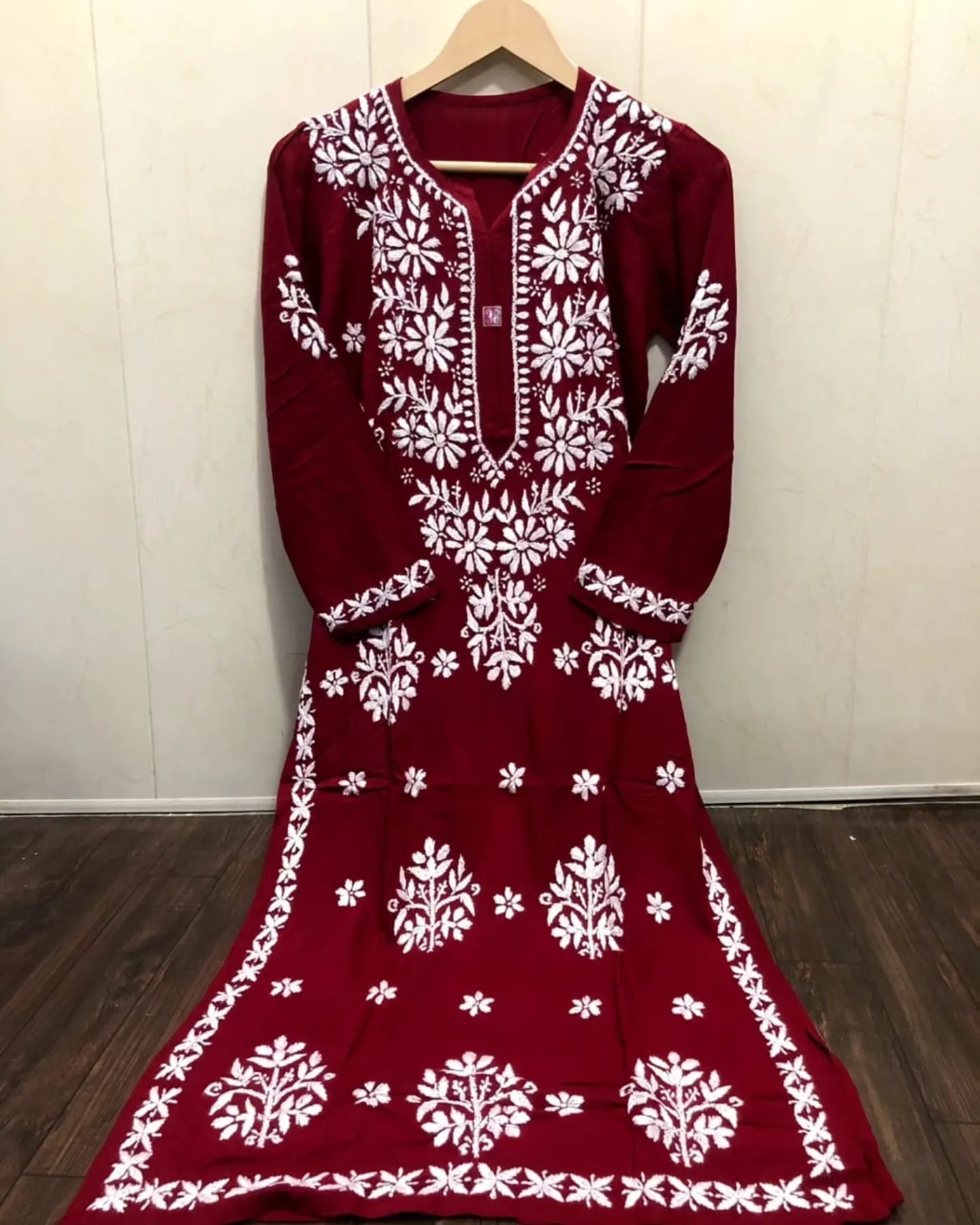 Long modal chikan kurti