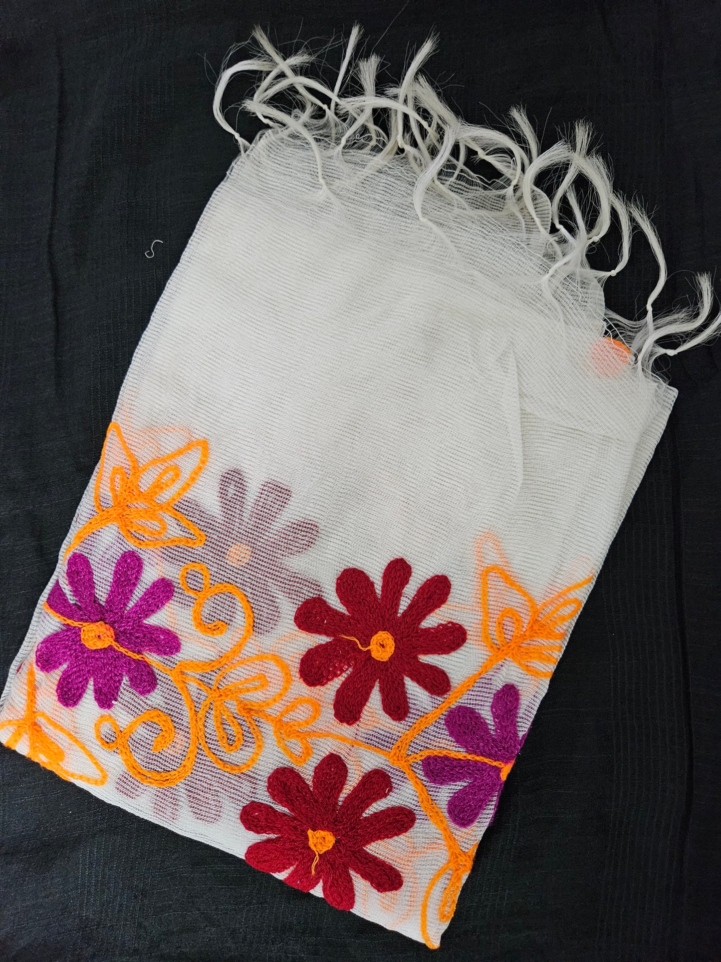 Dainty daisy dupatta
