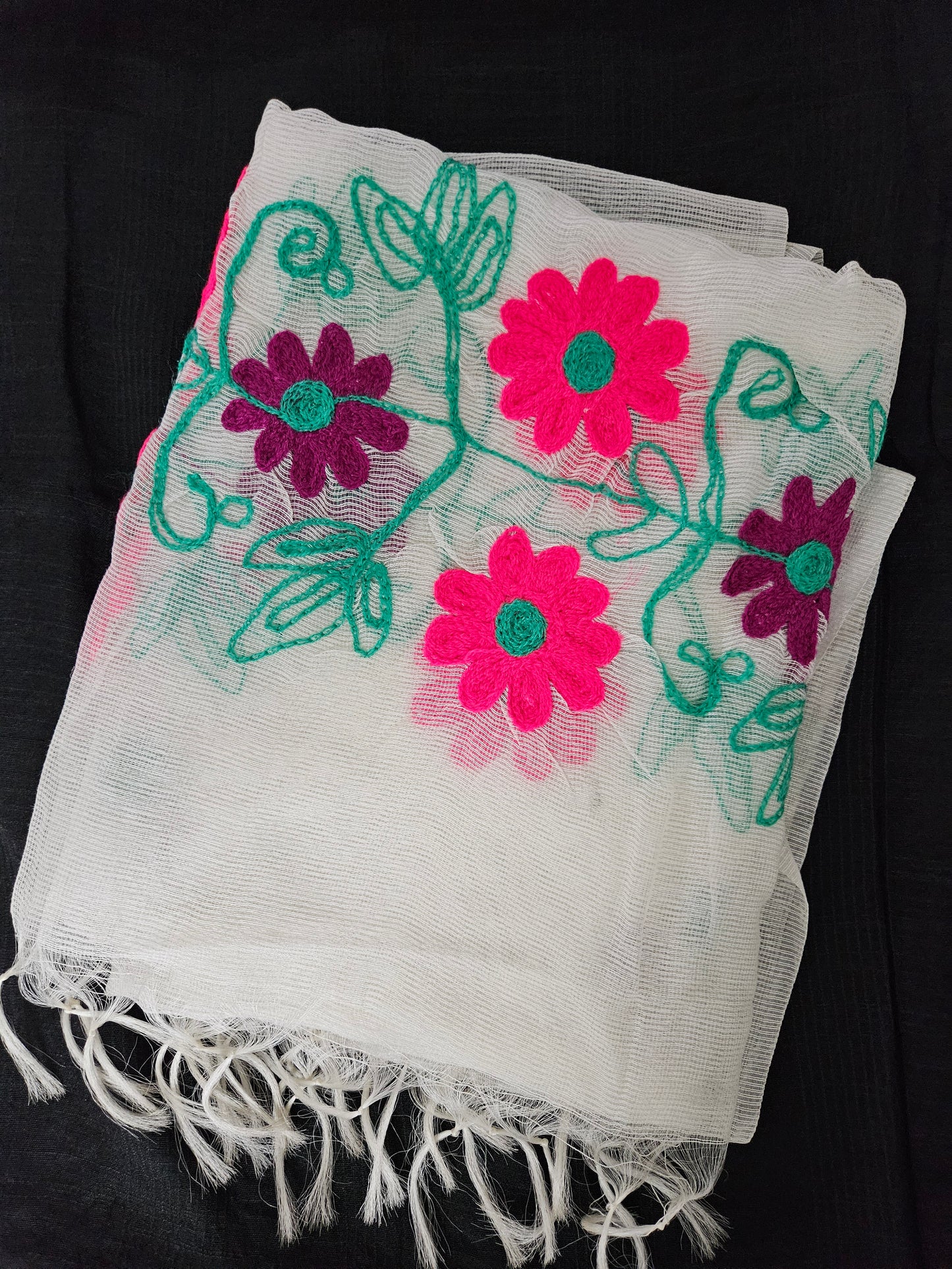 Dainty daisy dupatta