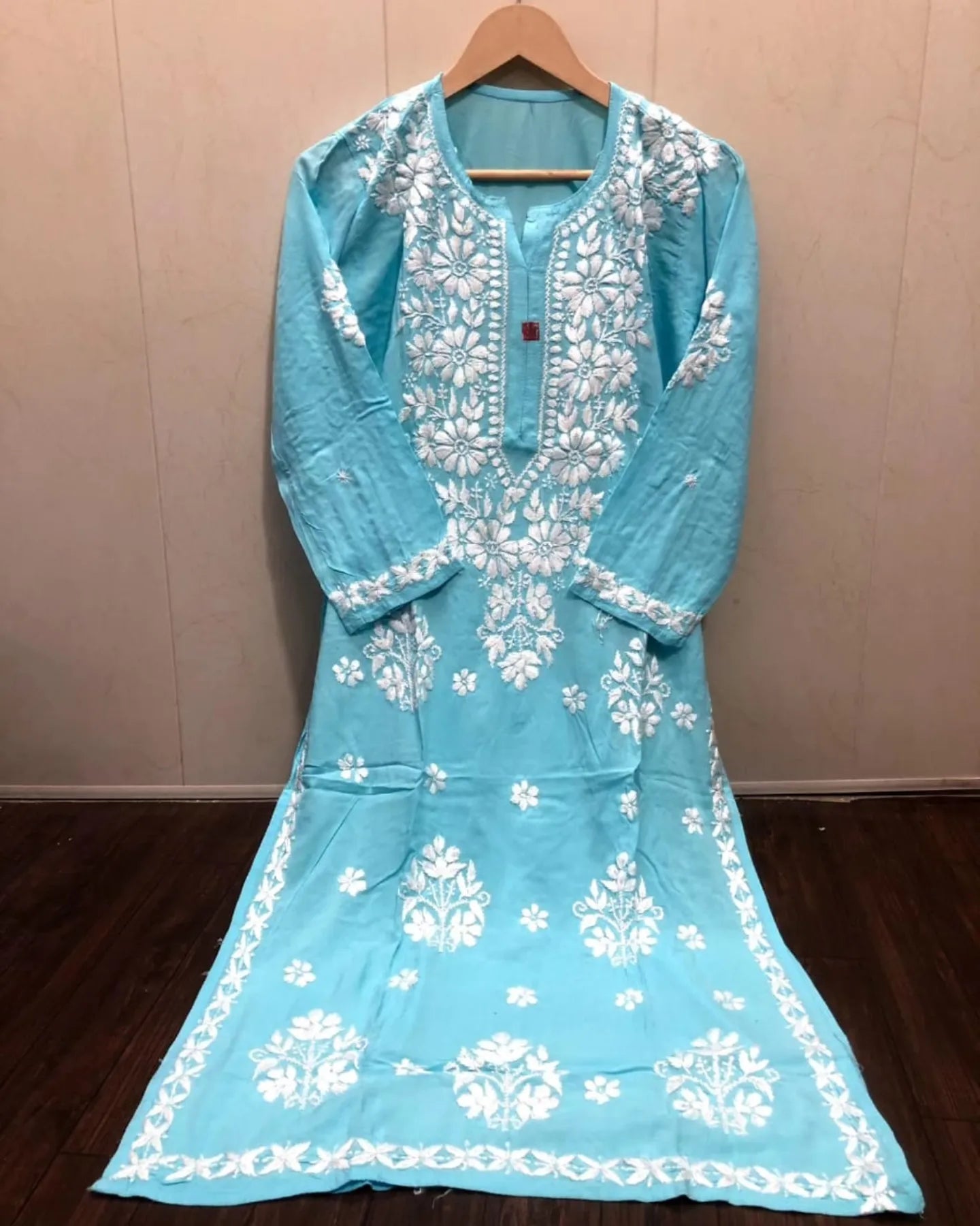 Long modal chikan kurti