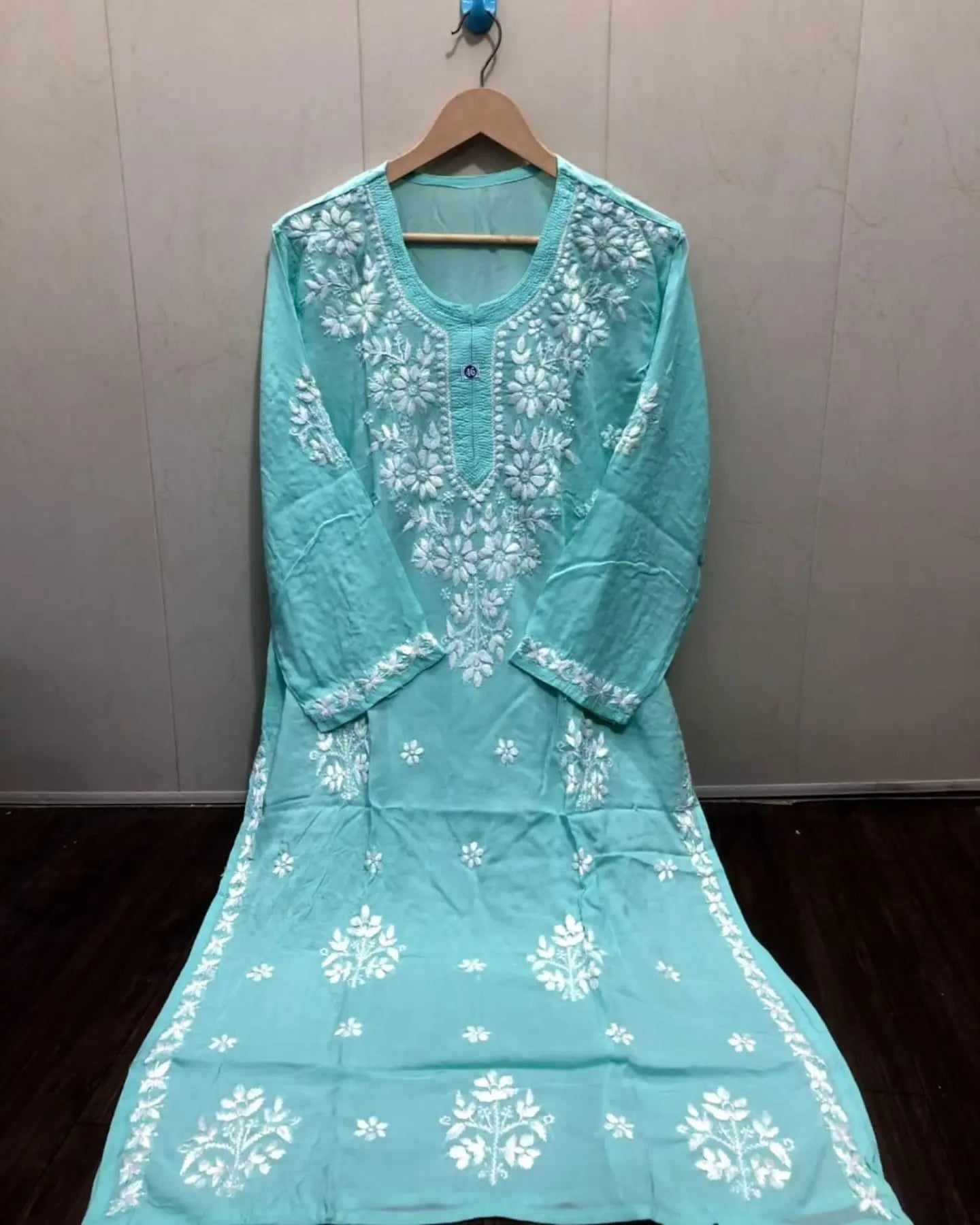 Long modal chikan kurti