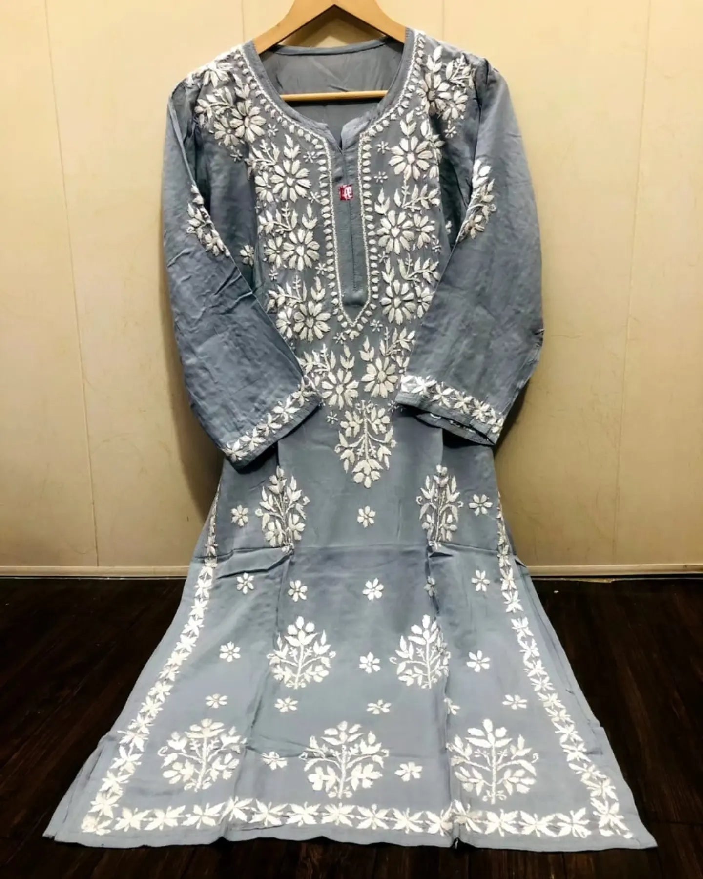 Long modal chikan kurti