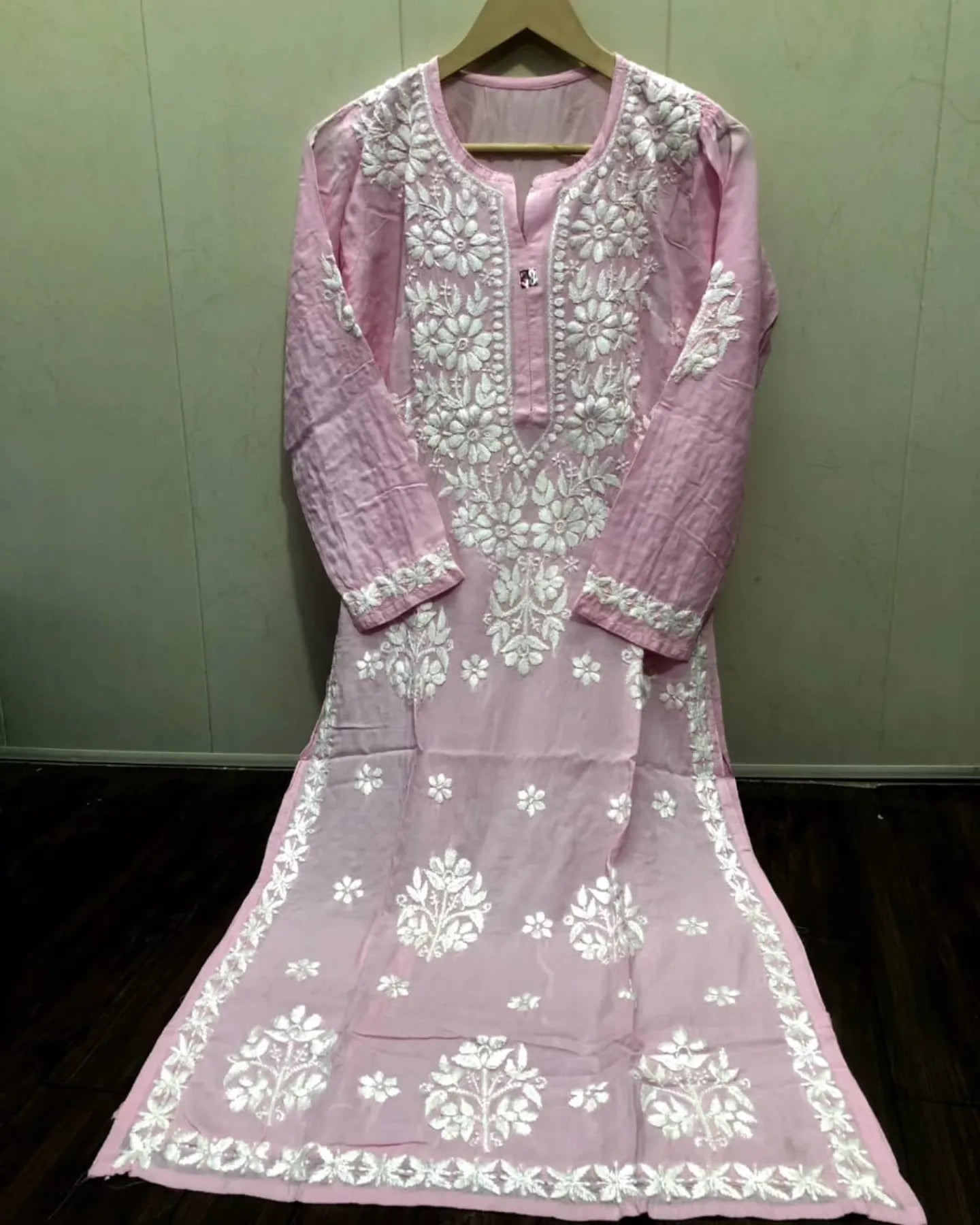 Long modal chikan kurti