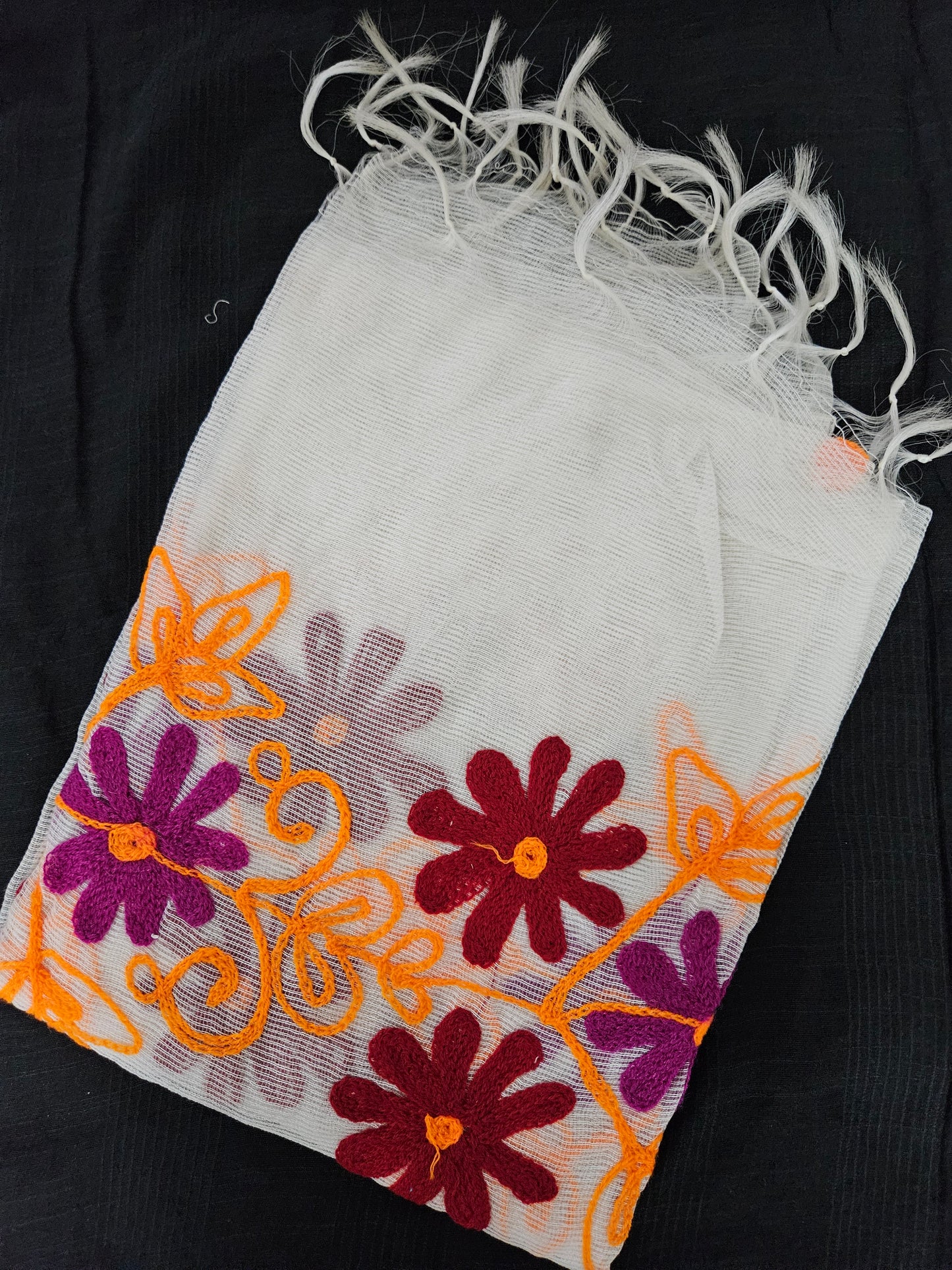 Dainty daisy dupatta